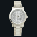 Elegant Diamanten Jubileum 75e Bruiloft Jubileum W Horloge<br><div class="desc">Opulente elegantie lijsten dit 75e trouwverjaardagsontwerp in een uniek gescalloped diamantontwerp met midden-traandiamant met faux toegevoegde sparkles op een zilveren gekleurde gradiënt. Origineel ontwerp door Holiday Hearts Design (gereserveerde rechten). Let erop dat alle opschriften gedrukt zijn en alleen gemaakt zijn om zo echt mogelijk te lijken in een vlak, gedrukt...</div>