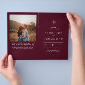 Elegant Diep Bourgondi Kleur Klassiek Trouwprogram Flyer (Hand)
