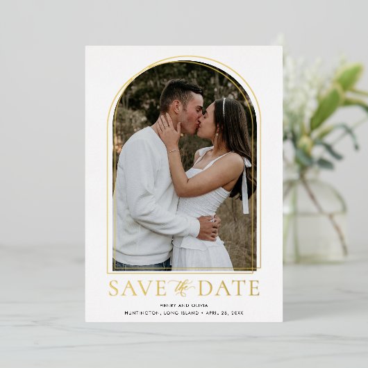 Elegant Dome Shape Photo Save Date Real Gold Folie Uitnodiging (Staand Voorkant)