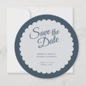 Elegant Donker Blauw Manuscript Scallop Weddenscha Save The Date (Voorkant)