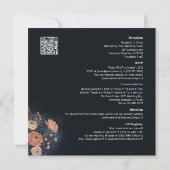 Elegant donkerblauw bloemontwerp met perzik accent kaart (Achterkant)