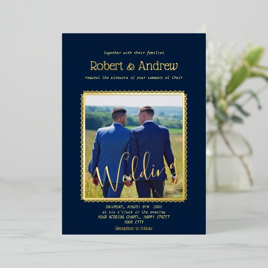 Elegant Donkerblauw en GOLD - homohuwelijk Folie Uitnodiging (Staand Voorkant)