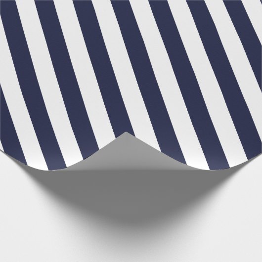 Elegant donkerblauw en wit gestreept patroon cadeaupapier (Hoek)