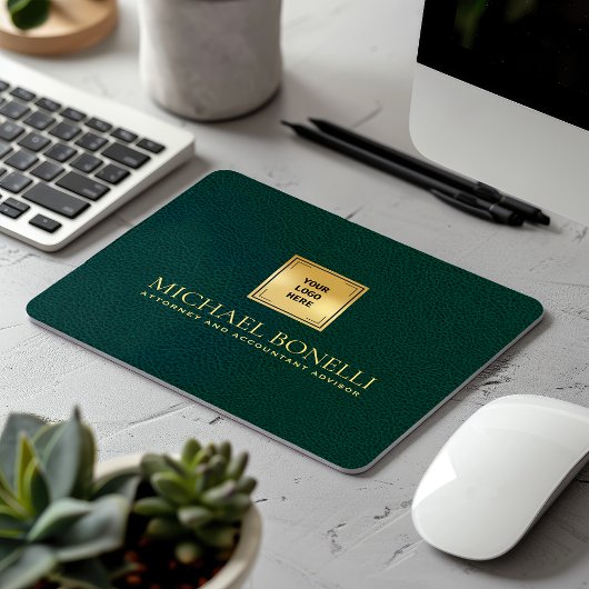 Elegant Donkergroen Lederen Luxe Gouden Logo NAAM Muismat