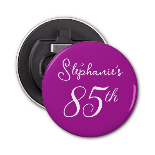 Elegant Donkerroze Monogram 85e Verjaardagsfeest Button Flesopener (Voorkant)