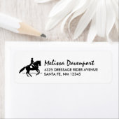 Elegant Dressage Rider die een Pirouette uitvoert Etiket (Insitu)