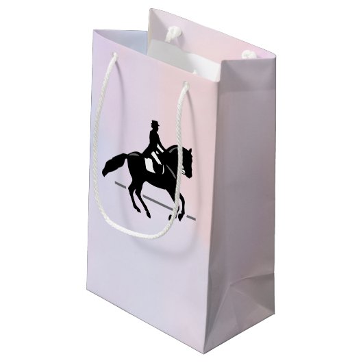 Elegant Dressage Rider op Waterverf achtergrond Klein Cadeauzakje (Achterkant Gekanteld)