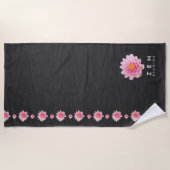 Elegant drijvende roze Lotus Flowers Strandlaken (Voorkant)