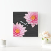 Elegant drijvende roze Lotus Flowers Vierkante Klok (Huis)