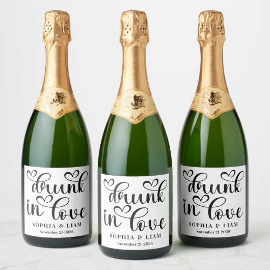 Elegant Drunk in Love Script Wedding Sparkling Wijnetiket (Flessen)