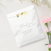 Elegant Dusty Blauw en Wit Kalligrafie Bruiloft Bedankzakje (Gezegeld)