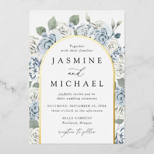 Elegant Dusty Blue Arch Floral Lijst Wedding Folie Uitnodiging (Voorkant)