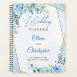 Elegant Dusty Blue Bloemen en Goud lijst bruiloft Planner<br><div class="desc">Boho waterverf stoffige blauwe bloemen gecombineerd met salie eucalyptus groen en een gouden glitter lijst creëer een prachtige en trendy esthetiek voor een bruiloft planner. Deze combinatie van elementen brengt een grillige en elegante touch aan het algehele ontwerp, perfect voor een bohemien geïnspireerd trouwthema. De zachte blauwe tinten, aardse greens...</div>