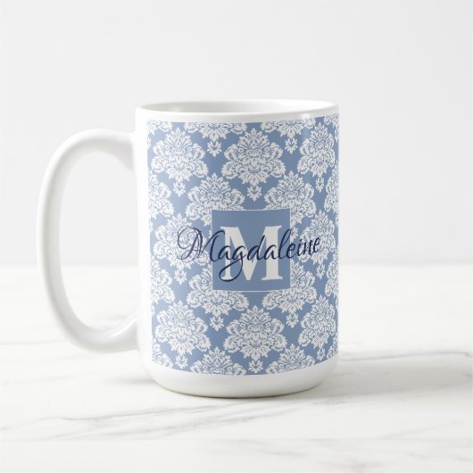 Elegant Dusty Blue Damask Lace Monogram en naam Koffiemok (Links)