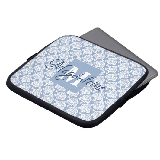 Elegant Dusty Blue Damask Monogrammed Laptop Sleeve (Voorkant top)