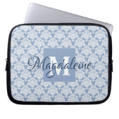 Elegant Dusty Blue Damask Monogrammed Laptop Sleeve (Voorkant)