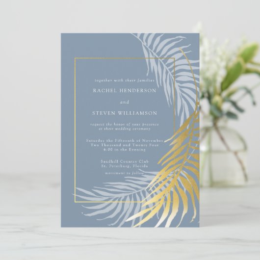 Elegant Dusty Blue en White Tropical Wedding Kaart (Staand voorkant)