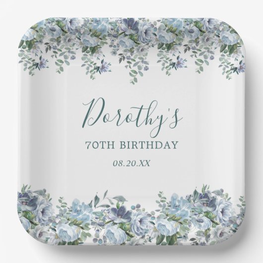 Elegant Dusty Blue Floral 70th Verjaardag Custom Papieren Bordje (Voorkant)