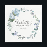 Elegant Dusty Blue Floral 90th Birthday Custom Servet<br><div class="desc">Zeer servet voor een 90ste verjaardagsfeestje. Een bloemenkrans met stoffige blauwe pioenroosjes en rozen bloemen, genesteld in blauwe eucalyptusbladeren. De naam van de vrouw is geschreven in een trendy script lettertype. 90ste verjaardag en datum volgen. Dit 90ste verjaardagsservet maakt deel uit van het 90ste verjaardagsdusty Blue Floral Budget collectie. U...</div>