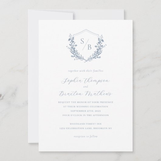 Elegant Dusty Blue Floral Crest Monogram Weddensch Kaart (Voorkant)