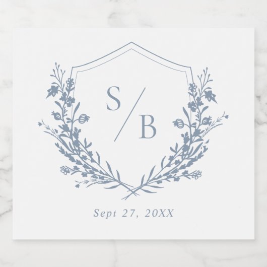 Elegant Dusty Blue Floral Crest Monogram Weddensch Sparkling Wijnetiket (Enkel label)
