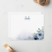 Elegant Dusty Blue Floral Eucalyptus Monogram Notitiekaartje (Voorkant / Achterkant in situ)