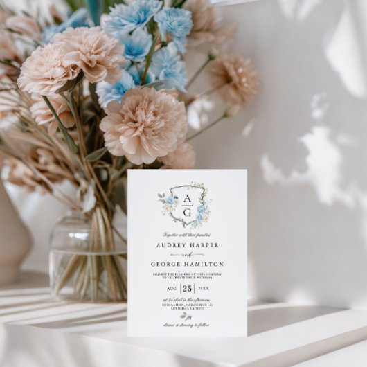 Elegant Dusty Blue Floral Monogram Crest Bruiloft Kaart