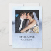 Elegant Dusty Blue Floral Monogram Crest Wedding Bedankkaart (Achterkant)