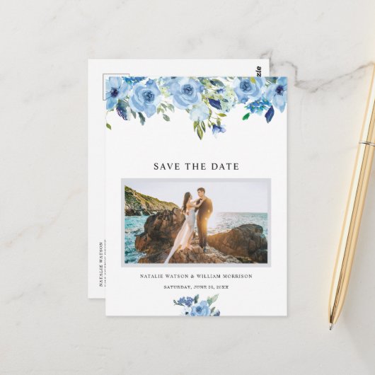 Elegant Dusty Blue Floral Save the Date Briefkaart (Voorkant / Achterkant in situ)