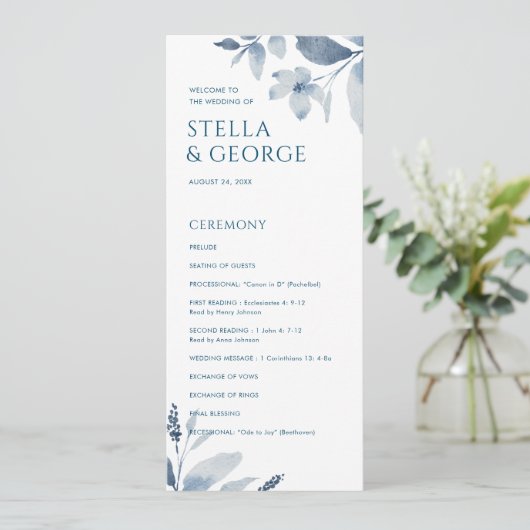 Elegant Dusty Blue Floral Waterverf Wedding Programmakaart (Staand voorkant)