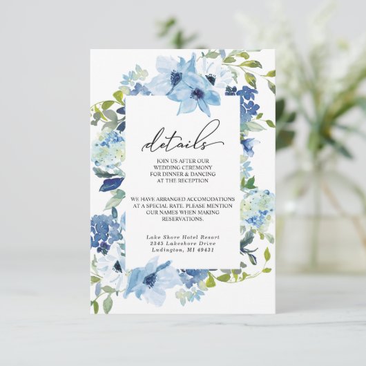Elegant Dusty Blue Floral Wedding Enclosure Kaart (Staand voorkant)