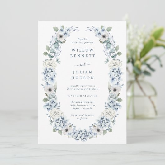 Elegant Dusty Blue Floral Wedding Invitation Kaart (Staand voorkant)