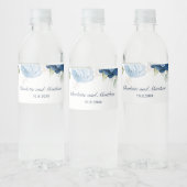 Elegant Dusty Blue Floral Wedding Waterfles Etiket (Flessen)