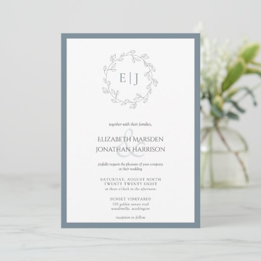 Elegant Dusty Blue Leaf Wreater Monogram Wedding Kaart (Staand voorkant)