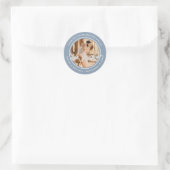 Elegant Dusty Blue Love Is Sweet Wedding Foto Ronde Sticker (Tas)