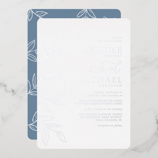 Elegant Dusty Blue Minimal Silver Leaf Wedding Folie Uitnodiging (Voorkant / Achterkant)