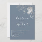 Elegant Dusty Blue Monogrammed Wedding Invitation Kaart (Voorkant)