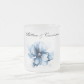 Elegant Dusty Blue Navy Bloemen Bruiloft Matglas Koffiemok (Center)