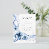 Elegant Dusty Blue Navy Bloemen Bruiloft RSVP Kaartje (Staand voorkant)