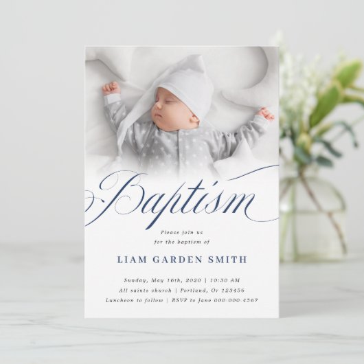 Elegant Dusty Blue Pastel Script Baptisme Foto in Kaart (Staand voorkant)