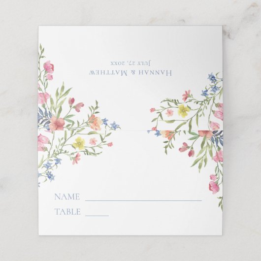 Elegant Dusty Blue Pastel Wildflower Crest Wedding Plaatskaartje (Buitenkant ongevouwen)