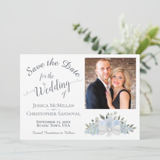 Elegant Dusty Blue Rozen Calligraphy Photo Wedding Save The Date (Staand voorkant)