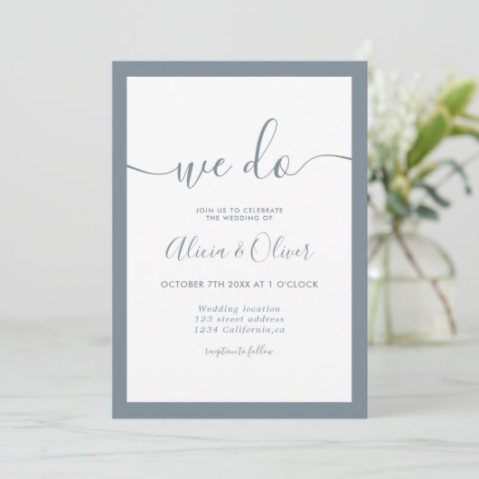 Elegant dusty blue script initialen bruiloft kaart (Staand voorkant)