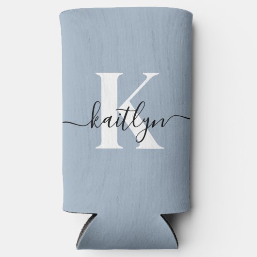 Elegant Dusty Blue Script Monogram Seltzer Blikjeskoeler (Voorkant)