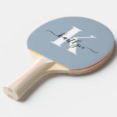 Elegant Dusty Blue Script Monogram Tafeltennisbatje (Voorkant Gekanteld)