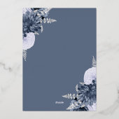 Elegant Dusty Blue Silver Floral Wedding Folie Uitnodiging (Achterkant)