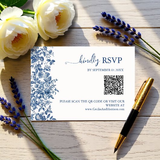 Elegant Dusty Blue Toile QR Code Wedding RSVP Kaartje