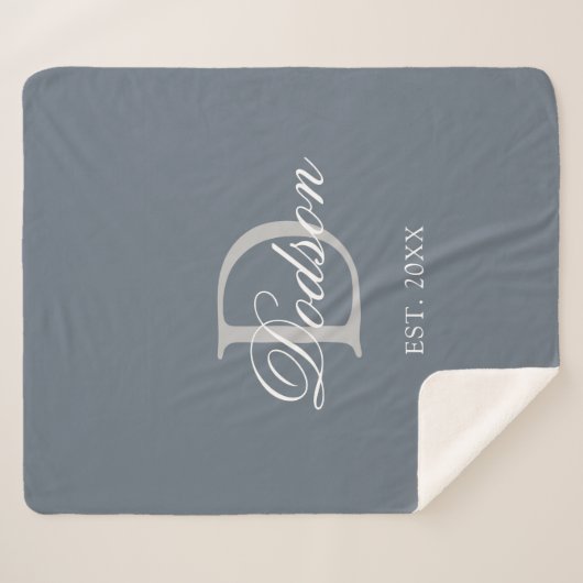 Elegant Dusty Blue Vormed Wedding Monogram Sherpa Deken (Voorkant (horizontaal))