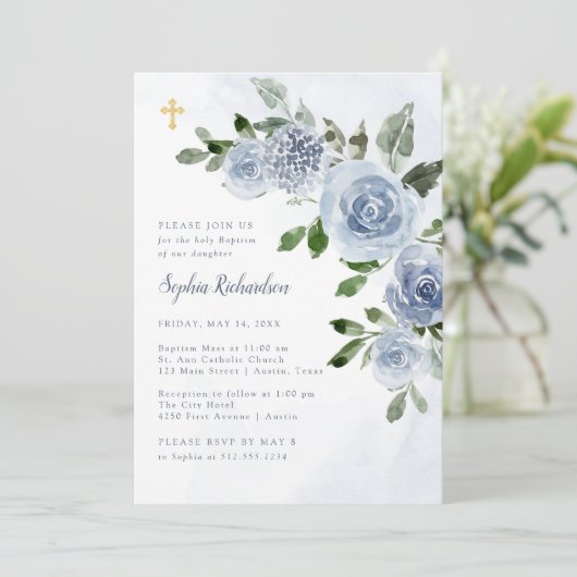 Elegant Dusty Blue Waterverf Floral Baptism Invit Kaart (Staand voorkant)