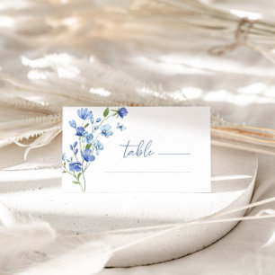 Elegant Dusty Blue Wildflower bruiloft Plaatskaartje